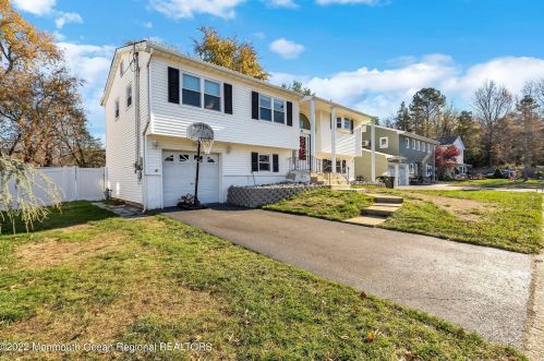 83 Briscoe Ter, Hazlet, NJ 07730-1127