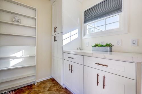 2062 Flower St, Santa Ana CA 92706-1928 exterior