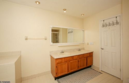 113 Overlook Dr, Hackettstown NJ  07840-4614 exterior