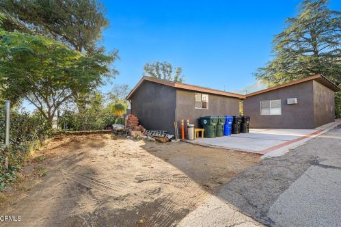 2512 Rockdell St, Glendale CA 91214-2221 exterior