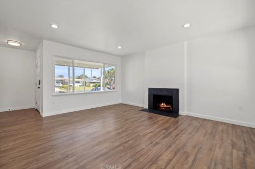 11609 Atkinson Ave, Hawthorne CA  90250-1827 exterior