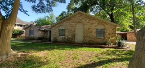 748 Charter Oaks Dr, Conroe TX  77302-3104 exterior