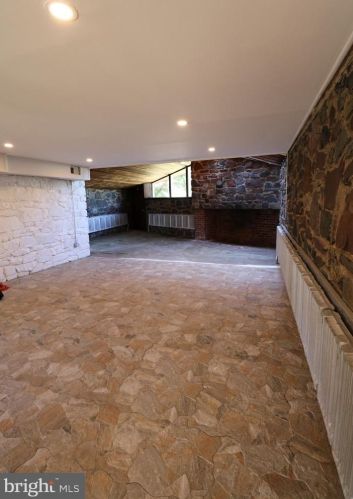 635 Parkway Ave, Trenton NJ  08618-2723 exterior