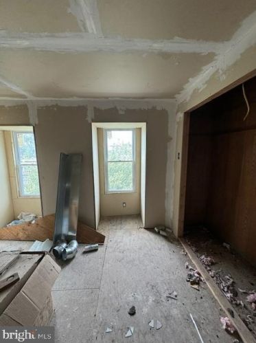 129 63rd St, Philadelphia PA 19142-2303 exterior