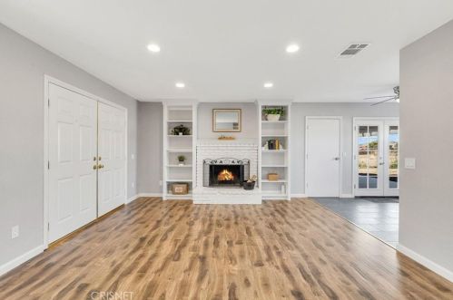 40678 158th St, Lancaster, CA 93535-7042