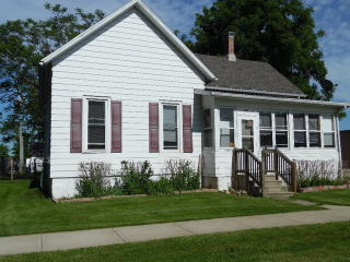 401 3rd St, Hillcrest, IL 61068-1657