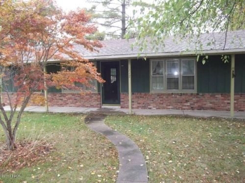 212 3rd St, Songer, IL 62899