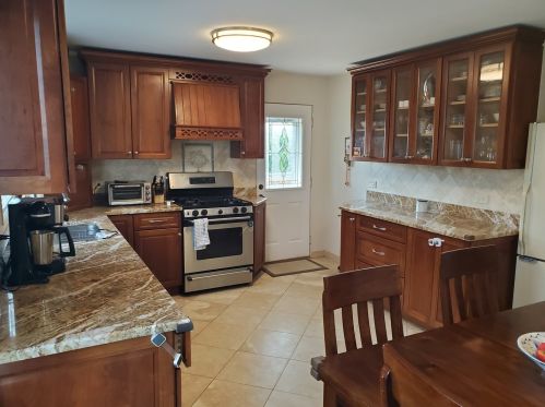 8040 Oriole Ave, Niles, IL 60714-2810