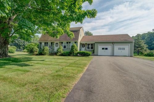 58 Governors Hwy, Wapping, CT 06074-2418