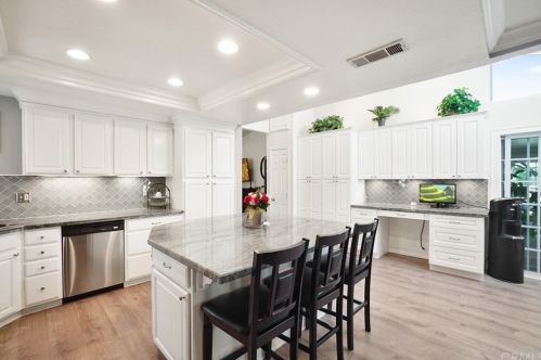260 Brookside Ct, Anaheim CA  92808-1204 exterior