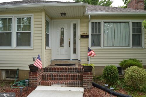 137 Weston Ave, Trenton, NJ 08619-1834