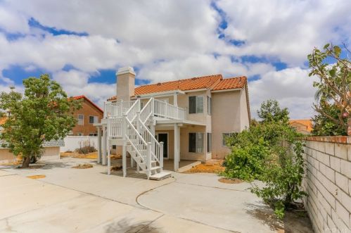 8623 Mesa Oak Dr, Riverside CA  92508-3123 exterior