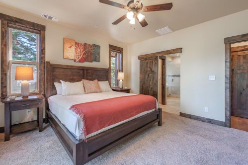 10955 Ski Slope Way, Truckee CA  96161-6613 exterior
