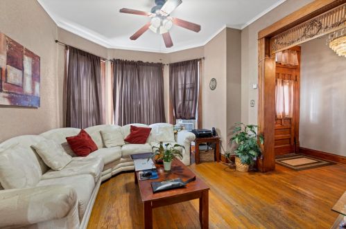 2518 Vermont St, Dixmoor, IL 60406-2324