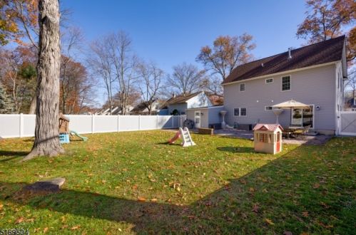 18 Hunterdon Rd, Town Center, NJ 07052-1604