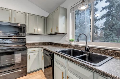 8022 Hinsdale Pl, Englewood CO  80112-1829 exterior