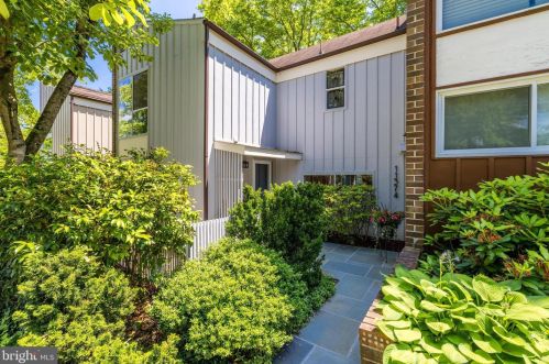 11374 Links Dr, Herndon, VA 20190-4809