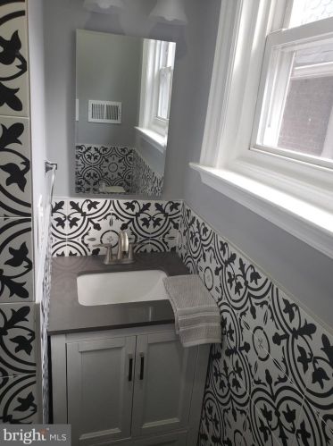 4816 10th St, Philadelphia PA  19141-3930 exterior