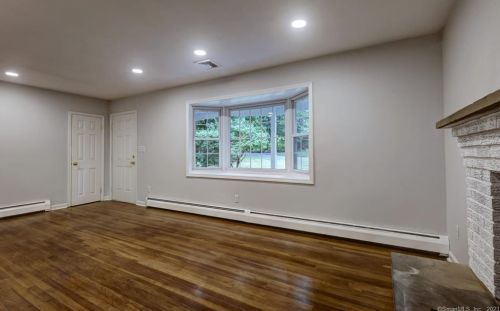 34 Brookwood Ln, Huntington CT  06484-2051 exterior