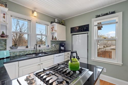 2742 Pierce St, Minneapolis, MN 55418-2938