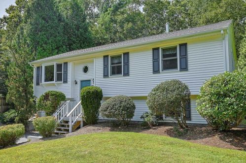 96 Reservoir Rd, Coventry, RI 02816-6410