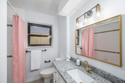 1833 Capri Ln, Taylor Lake Village TX  77586-2928 exterior