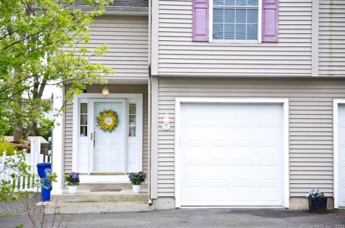 1 Vail St, Norwalk, CT 06850-2012