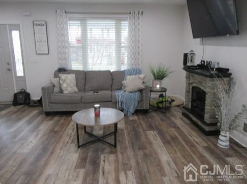1 Jefferson Ave, Edison, NJ 08837-3547