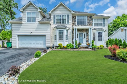 340 Hillside Dr, Lakehurst, NJ 08759-5672