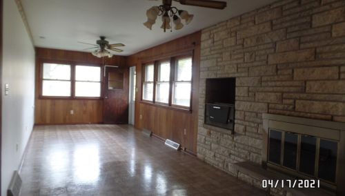 222 Union St, Hobart, IN 46342-3563