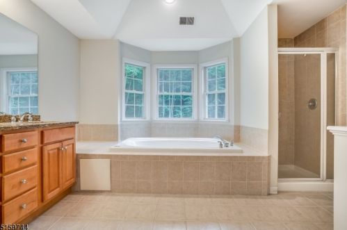 14 Forest Ridge Dr, Hackettstown NJ  07840-4846 exterior
