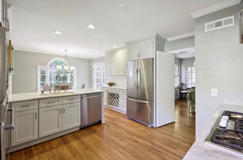 2835 Castlewood Dr, Atlanta GA  30327-1203 exterior