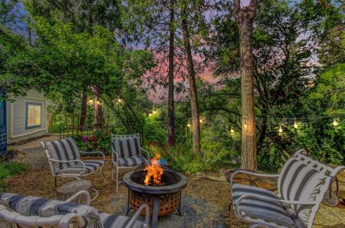 1170 Merry Knoll Rd, Auburn, CA 95603-7705