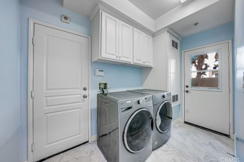 39 Tall Oak, Irvine CA  92603-4213 exterior