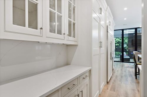 800 Lake Summit Dr, Atlanta GA  30342-1975 exterior