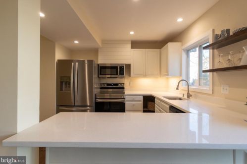 13378 Hungerford Pl, Herndon VA  20170-4365 exterior
