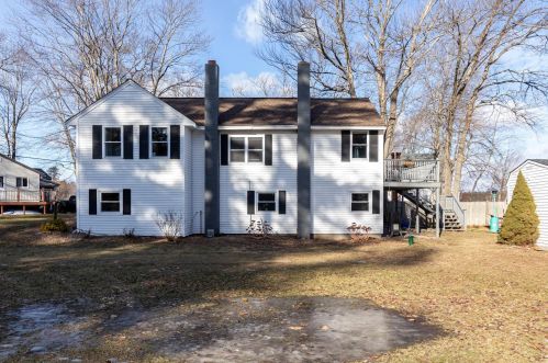 15 Maple St, Kingston, NH 03848-3312