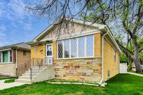 6759 Higgins Ave, Chicago, IL 60656-2154