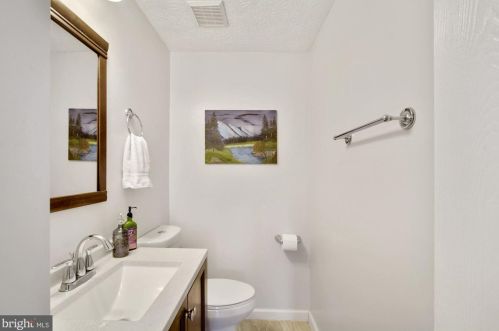 3314 Tapestry Cir, Burtonsville MD 20866-2067 exterior