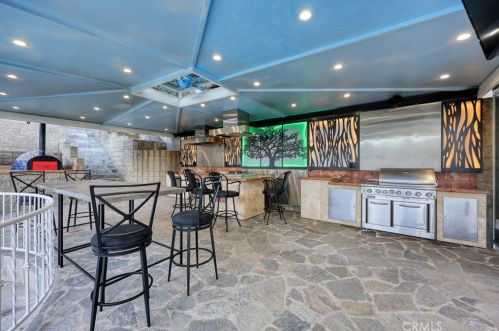 1468 Hillside Dr, Glendale CA  91208-2417 exterior