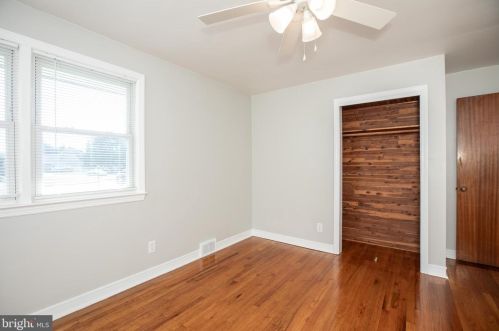 15 Holt Cir, Trenton NJ  08619-1654 exterior