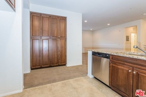 172 Full Moon, Irvine CA  92618-8806 exterior