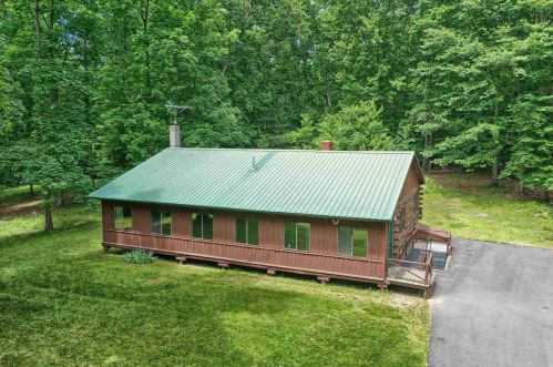 82 Exeter Rd, Kingston, NH 03848-3113