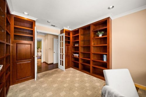 2921 Graceland Way, Glendale CA 91206-1332 exterior