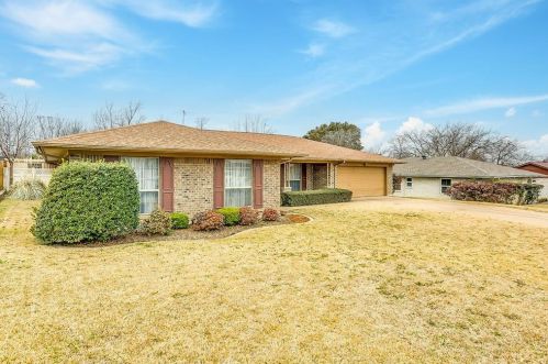 6812 Winifred Dr, Fort Worth, TX 76133-5036