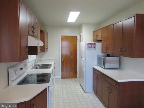 5019 33rd St, Arlington VA  22207-1820 exterior