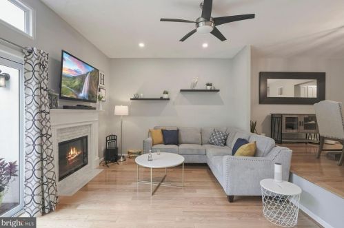 2324 Millennium Ln, Herndon, VA 20191-2955