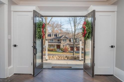 41 Melrose Rd, Mountain Lakes, NJ 07046-1009