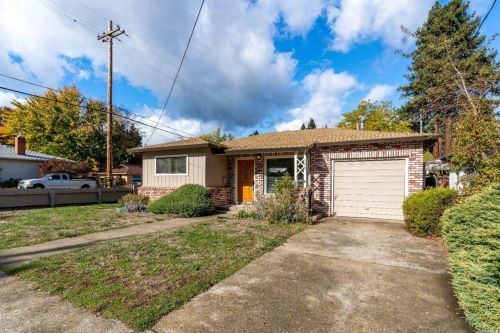 390 Mendocino Ave, Willits, CA 95490-3325