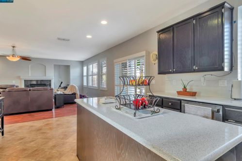 2231 Alexis Ln, Tracy, CA 95377-5631